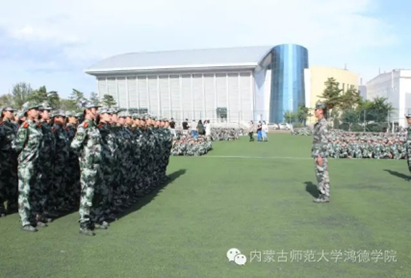 “小綠人”首次會操 軍人風范初顯現