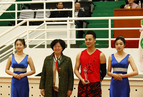 第三屆籃球賽閉幕 冠軍隊人文系：比賽獲勝，是偶然亦是必然