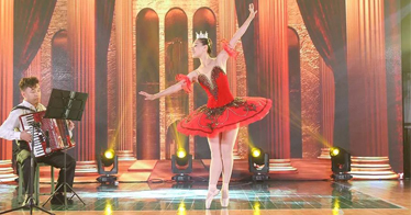 鴻德學(xué)院人文系舉行文藝晚會為校慶獻禮