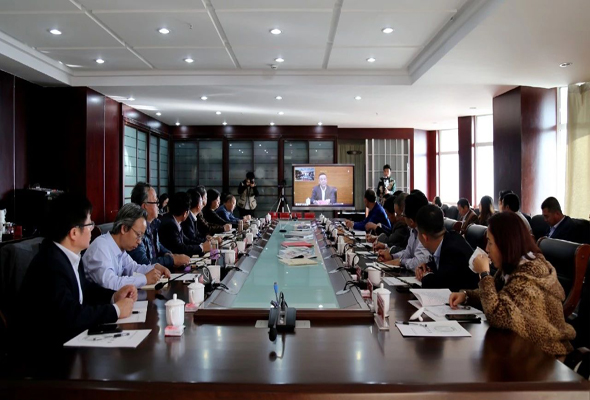 鴻德學院組織全體院務委員聽取全區教育系統學習貫徹全國教育大會精神視頻會議