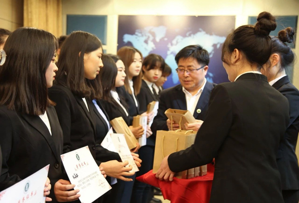 鴻德學院校內新聞媒體2018總結暨表彰大會順利召開