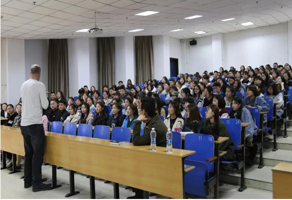 進(jìn)行時(shí)！我院首屆英語(yǔ)文化活動(dòng)交流會(huì)順利舉行