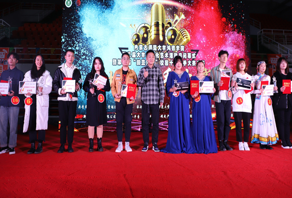 鴻德學院第八屆“校園十佳歌手”出爐，財會系學生潘倚偉位居十佳之首