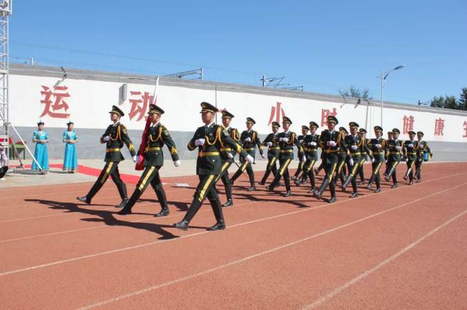 內(nèi)蒙古鴻德文理學(xué)院舉行專(zhuān)升本新生開(kāi)學(xué)典禮