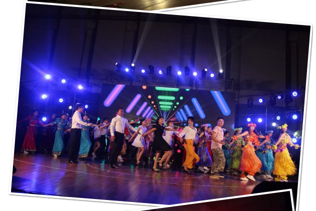 鴻德學院人文系舉行文藝晚會為校慶獻禮