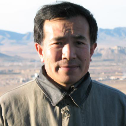 內蒙古師范大學鴻德學院中國北方巖畫研究所副所長吳甲才