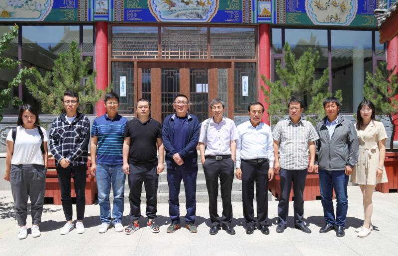 內(nèi)蒙古自治區(qū)文物與考古所專家來(lái)鴻德學(xué)院檢查指導(dǎo)工作