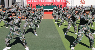 內(nèi)蒙古鴻德文理學(xué)院舉行2020級新生軍訓(xùn)閉營儀式（后附軍訓(xùn)先進集體和優(yōu)秀個人名單）