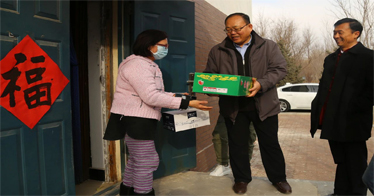 學(xué)院領(lǐng)導(dǎo)除夕看望慰問在崗教職工