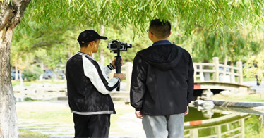 鴻德，請你聽我說