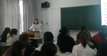 外語系舉辦“以夢(mèng)為馬、規(guī)劃未來”主題考研講座