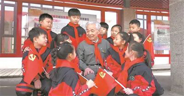 中國(guó)教育報(bào)頭版頭條:凝心聚力育新人,內(nèi)蒙古扎實(shí)推進(jìn)青少年鑄牢中華民族共同體意識(shí)教育