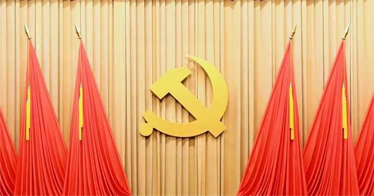 “黨政軍民學，東西南北中，黨是領導一切的”