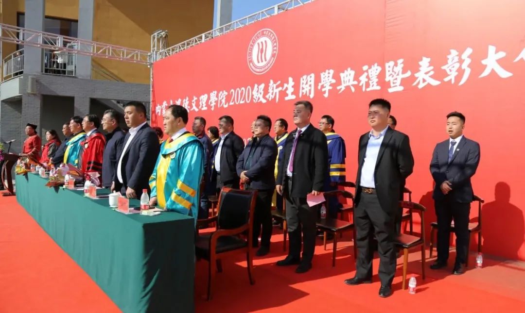 內蒙古鴻德文理學院舉行新生開學典禮暨表彰大會，發放獎助學金349萬元