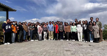 學院決定將每年5月確定為教職工“踏青團建活動月”