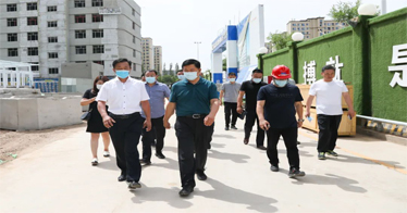 呼和浩特市新城區區委書記趙永剛一行到鴻德北校區調研