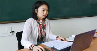 內蒙古鴻德文理學院開課首日 教學秩序井然