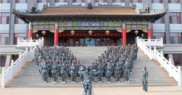 軍歌嘹亮，步履鏗鏘！直擊鴻德新生軍訓隊列評比和軍歌比賽現(xiàn)場