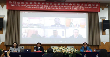 我院巴基斯坦研究中心主任唐俊在第二屆國(guó)際中巴經(jīng)濟(jì)走廊會(huì)議上做報(bào)告
