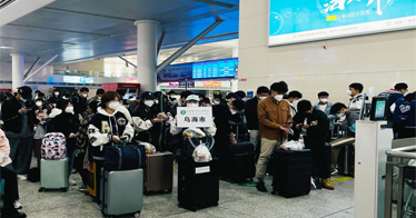 鴻德教師護送學生返鄉感言 | 郝力： 暖心歸途 一路守護