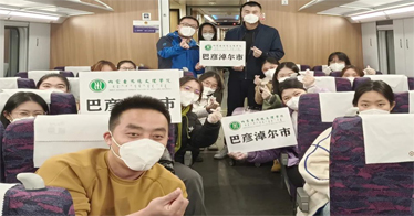 鴻德教師護送學(xué)生返鄉(xiāng)感言 | 白樺：用愛心感染學(xué)生、用正能量感動學(xué)生