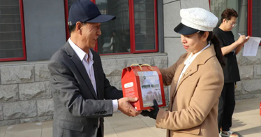 追夢新時代，巾幗展芳華！學院為女教職工送上節(jié)日祝福