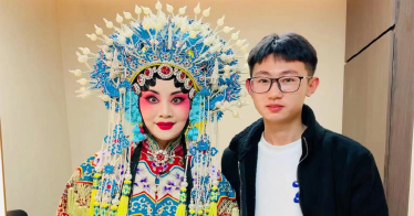 【人物專訪】從內(nèi)蒙古鴻德文理學(xué)院到中國戲曲學(xué)院，他做到了