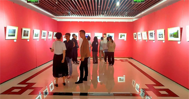 鴻德藝術(shù)設(shè)計(jì)系舉辦2023年春季寫生攝影作品展