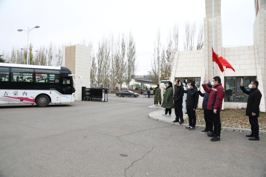 齊心筑牢鴻德“防疫墻”！駐校督導組切實推動校園防疫責任壓到實處