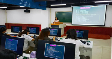 內(nèi)蒙古鴻德文理學(xué)院開(kāi)學(xué)首日：師生精神飽滿、教學(xué)秩序井然