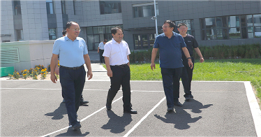 盧鳳龍、王新剛深入兩個(gè)校區(qū)開(kāi)展新學(xué)期校園安全大檢查