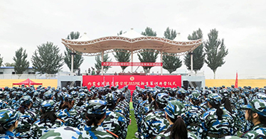 內(nèi)蒙古鴻德文理學(xué)院舉辦2023級(jí)新生軍訓(xùn)開營儀式