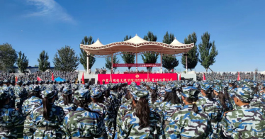 內(nèi)蒙古鴻德文理學院舉行2023級新生軍訓閉營儀式