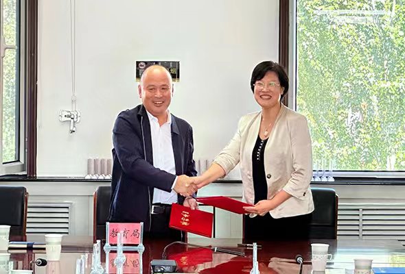 鴻德外語系與托縣教育局簽訂教育合作協議