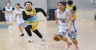 祝賀！經(jīng)濟(jì)管理系奪得鴻德女籃冠軍