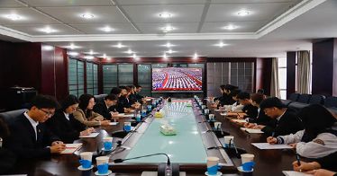 媒體關注！多家媒體報道鴻德師生觀看和熱議十四屆全國人大二次會議開幕會