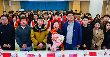 學習雷鋒精神、傳承榜樣力量！道德模范何紅走進鴻德北校區(qū)