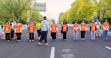 700多名鴻德學子參加呼和浩特半程馬拉松