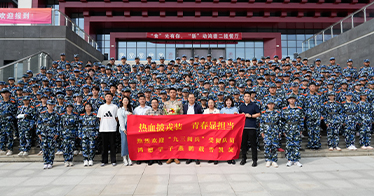 學院為“九三閱兵”受閱隊員燕鵬“補辦”畢業(yè)典禮