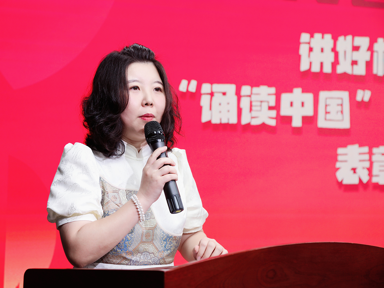 郭菲.jpg 郭菲.jpg