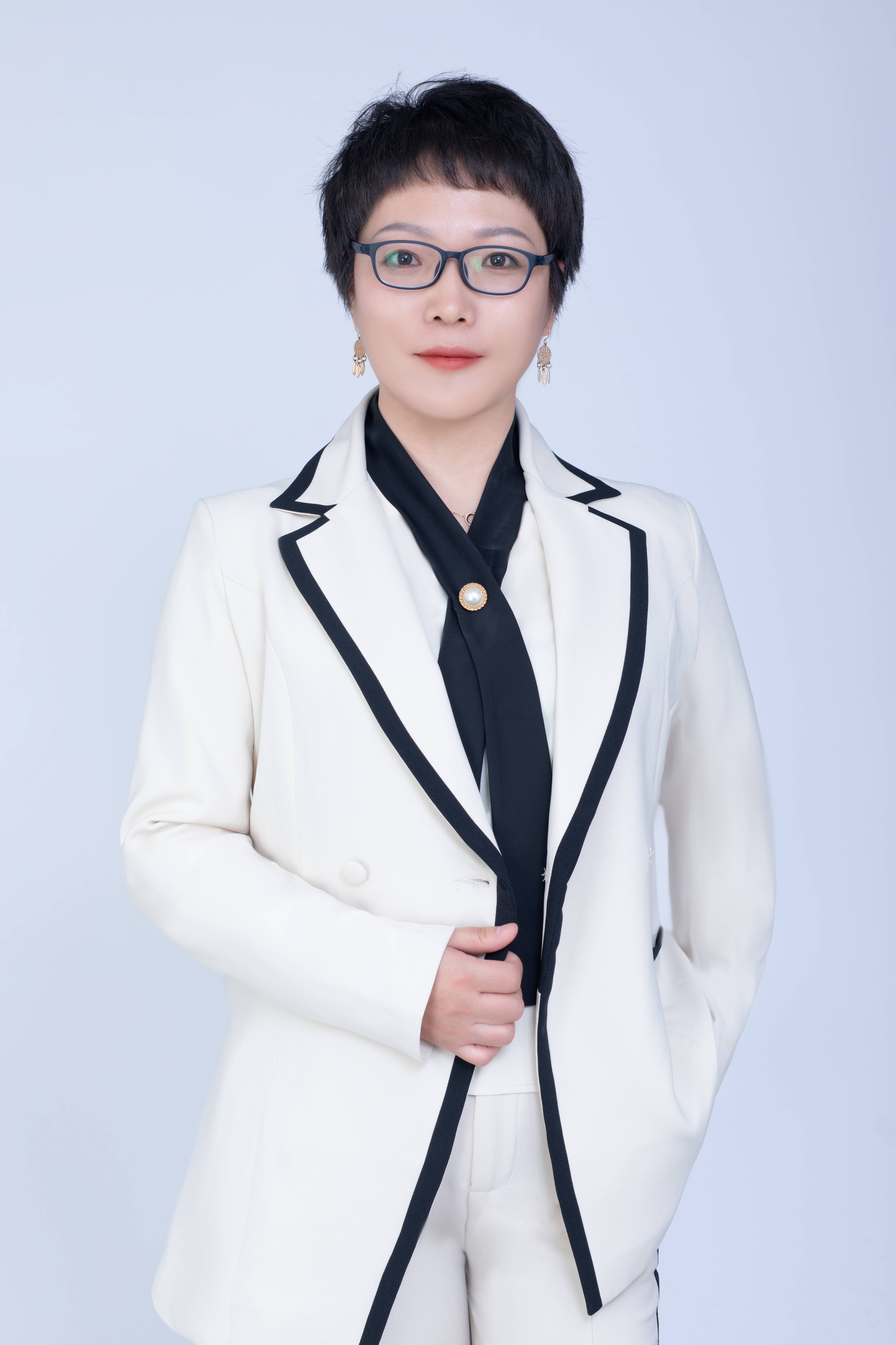 張艷(1).jpg 張艷(1).jpg